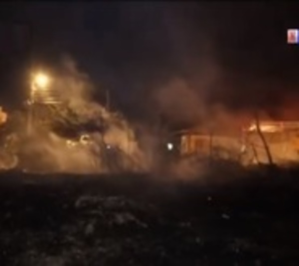 Incendio en basural casi termina en tragedia - Paraguay.com