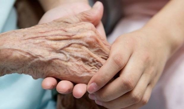 HOY / Abuelito falleció sin tener resultados de 3 pruebas por COVID-19