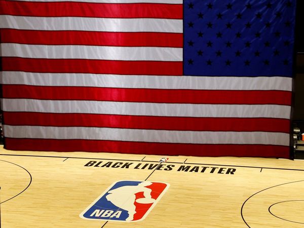 Los jugadores de la NBA deciden terminar el boicot y continuar con el playoff