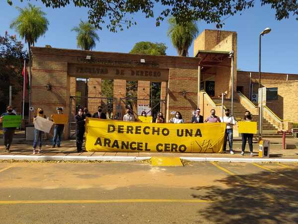 Diputados aprobó Ley de Arancel Cero: 'Haremos todo el lobby posible para que en Senado se apruebe de esa forma', afirma Prono