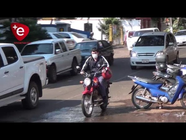 EL TAPABOCA NO REEMPLAZA EL USO DEL CASCO AL CONDUCIR UNA MOTO