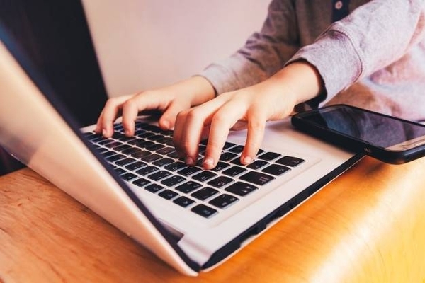 HOY / Solo 1 de cada 33 hogares pobres accede a internet en Paraguay durante la pandemia