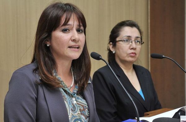 Ministra Segovia se suma a la lista de altos funcionarios con COVID-19 - Nacionales - ABC Color