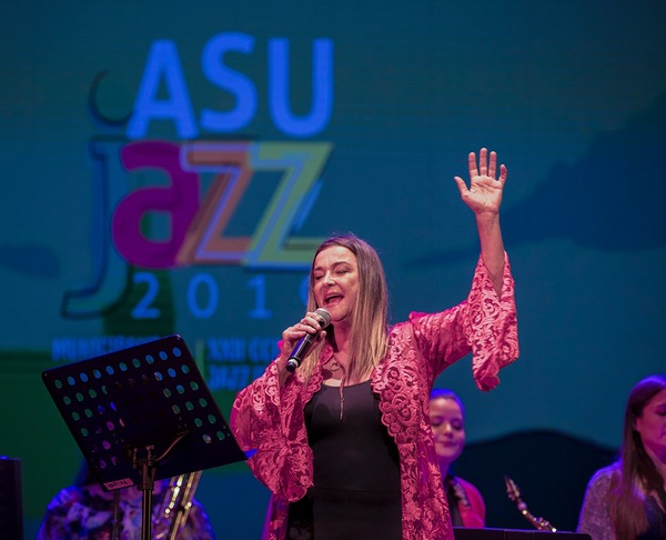 Festival argentino Jazzvedra contará con la participación de la cantante Martina Leclercq