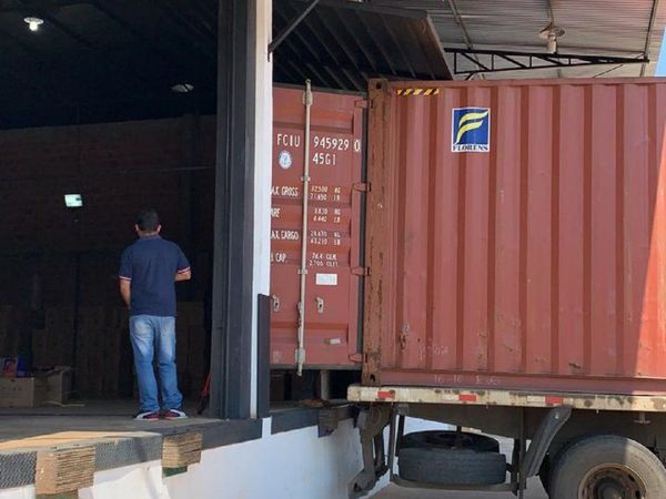 Fiscalía verifica contenedor de equipos de conexión satelital por presunta piratería