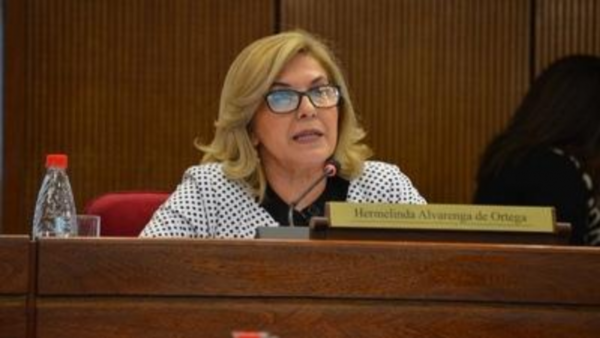 Senadora incentiva a invertir en educación y viviendas