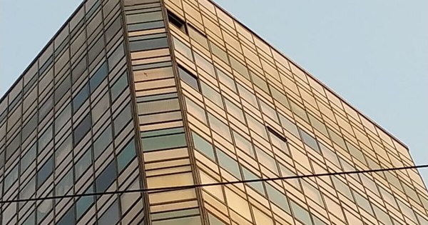 La Nación / Edificios se caen a pedazos en Asunción, ciudadanía está preocupada ante el inminente peligro