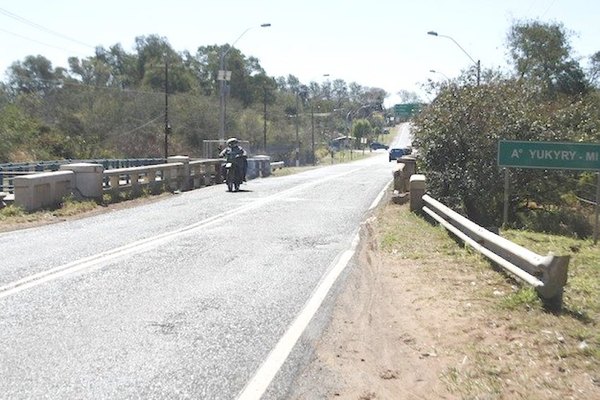 Crónica / Póra les hace “respetar” la cuarentena en Areguá