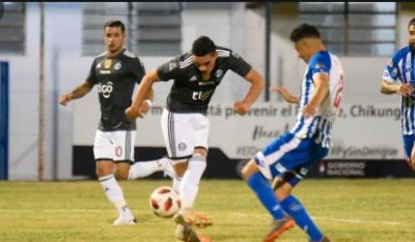 Olimpia triunfa y se mantiene cerca de Cerro Porteño