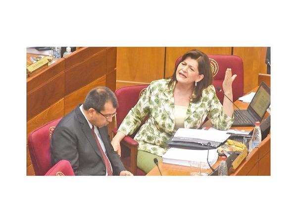 Senadora cuestionó defensa corporativa a intendente Urbieta