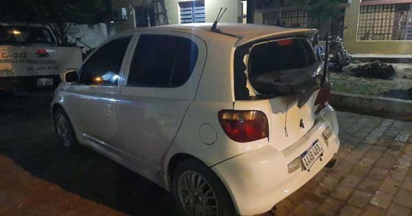 Robacoches abandonó automóvil ante barrera policial