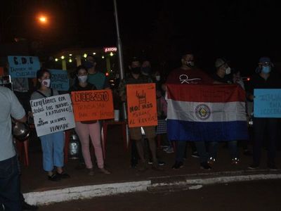 Con cacerolazo, dueños de bares piden reapertura de locales en CDE