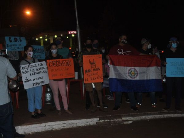 Con cacerolazo, dueños de bares piden reapertura de locales en CDE