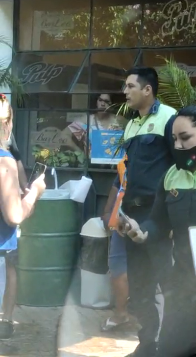 Discusión por supuesta infracción termina en agresión entre agente de PMT y automovilista