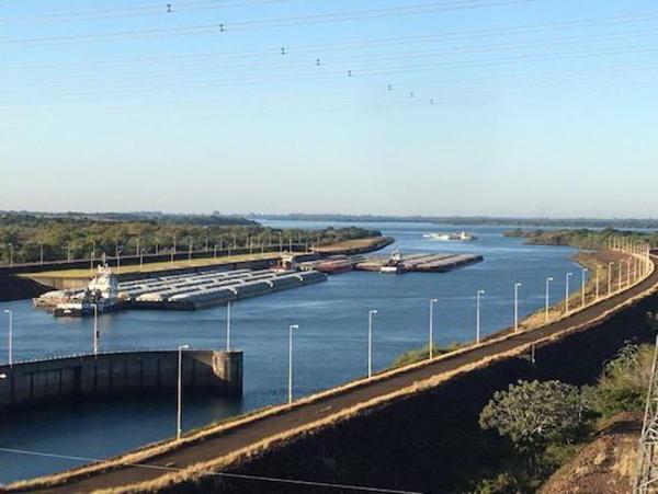 Caudal del Paraná va mejorando y mantiene expectante a los exportadores