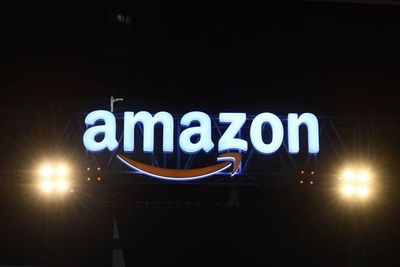 Amazon lanza su propio monitor de actividad para competir con Apple y Fitbit  - Tecnología - ABC Color