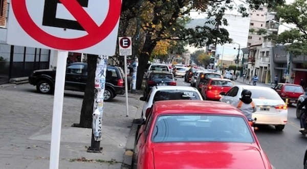 Mujer amenazó a contagiar con Covid-19 a agentes PMT, afirma director