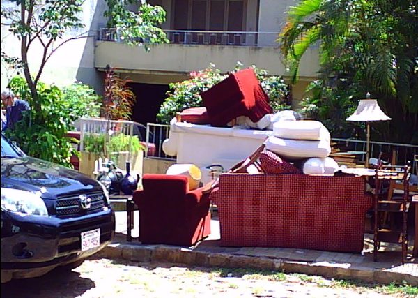 Denuncian que abogado hace 9 años no paga alquiler y se niega a desalojar la vivienda » Ñanduti