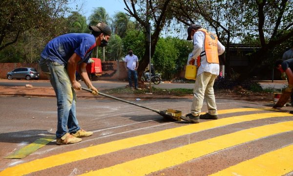 Pintan reductores de velocidad en varias avenidas de CDE