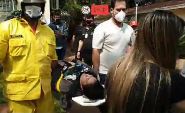Detenidos por incentivar a una mujer a arrojarse desde una antena