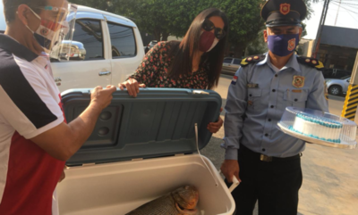 Coronel Oviedo: Policías recibieron presentes - Noticiero Paraguay
