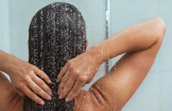 ¿Es mejor bañarse en el día o en la noche? - C9N