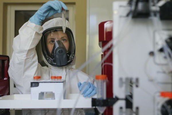 Rusia avanza en el registro de más vacunas y se acerca al millón de contagios