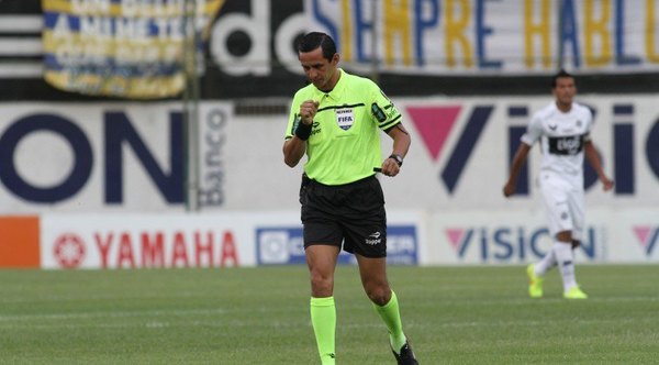 El último árbitro que dirigió 3 clásicos seguidos