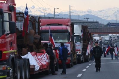 Huelga de camioneros paraliza a Chile