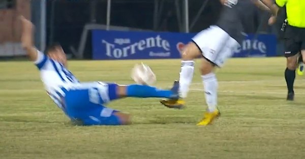 Dos partidos de suspensión para Gustavo Navarro del 12 de Octubre