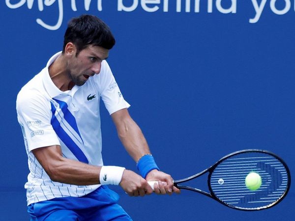Djokovic remonta un set ante Bautista y jugará la final contra Raonic