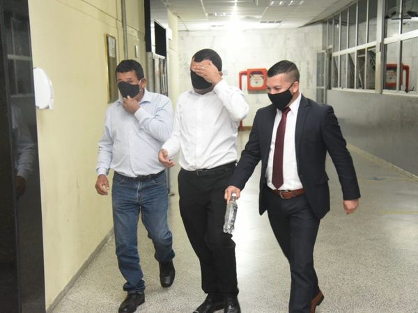 Condenan a caseros de oro de Tomás Rivas