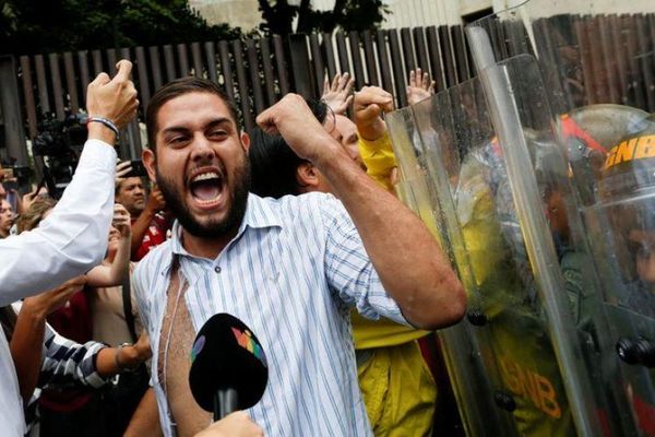Excarcelan a diputado opositor venezolano cercano a Juan Guaidó