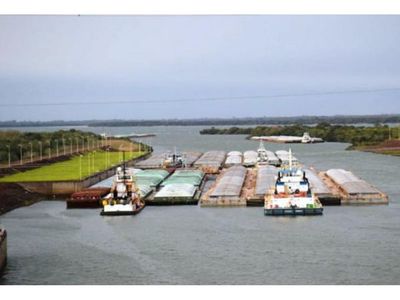 Salen por el Paraná otras 50.000 ton. de  soja en granos
