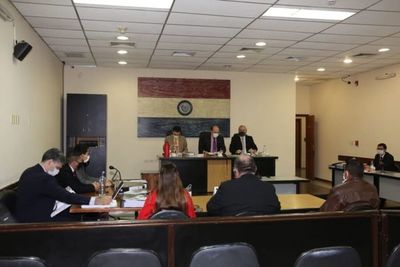 Condenan por estafa a "caseros de oro" de diputado