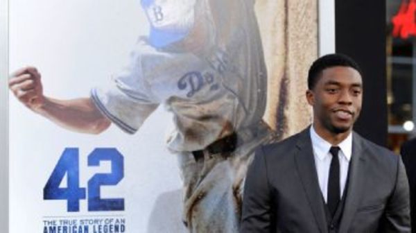 Luto en el béisbol por muerte de Boseman, quien interpretó a Jackie en la película "42" » Ñanduti