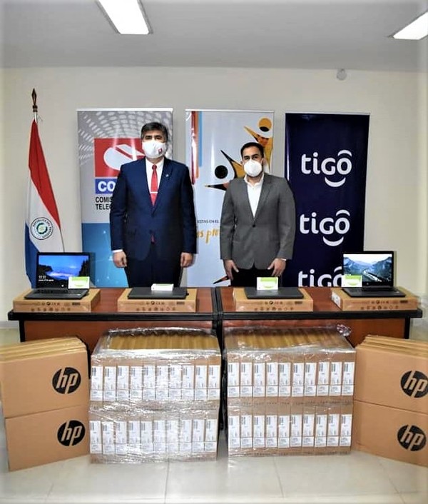 Conatel entregó notebooks con conectividad móvil a jóvenes