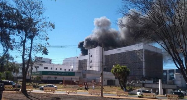 Un incendio obliga a evacuar un hospital en Brasil » Ñanduti