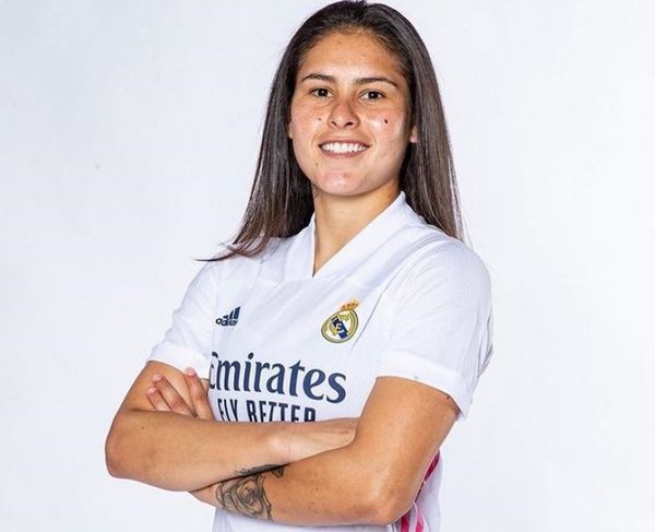 Orgullo paraguayo: ¡Jéssica Martínez posa con la camiseta del Real Madrid!