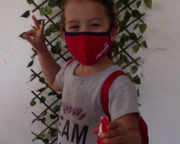 Crónica / Crean mochila anticoronavirus para los peques