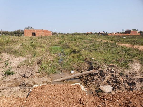 Vecinos preocupados por obras inconclusas en Concepción