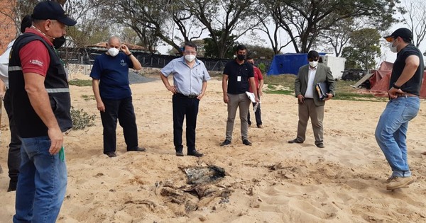 La Nación / Constatan residuos de pelambre enterrados en laguna Cerro