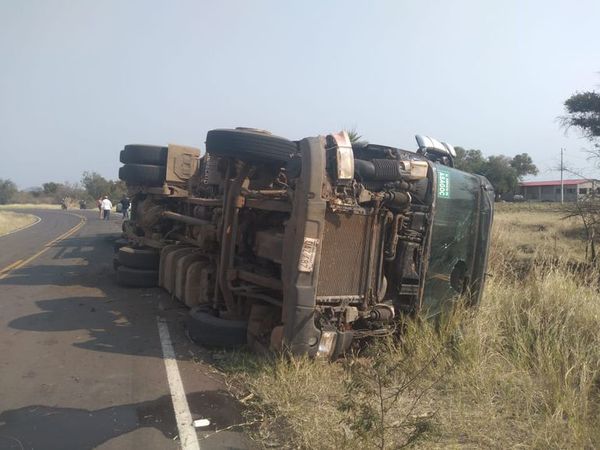 Camionero fallece al volcar rodado en Paraguarí - Nacionales - ABC Color