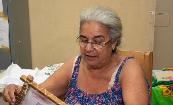 HOY / Venció a la ignorancia tras las rejas, aprendió a leer y hoy es artesana profesional