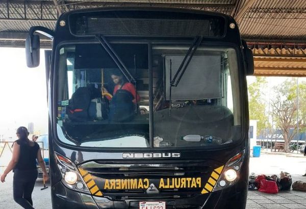 Llegaron al país 75 compatriotas provenientes de Argentina