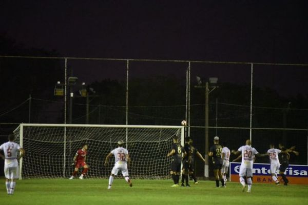 River Plate golpea en Los Jardines y aleja de la pelea a Guaraní