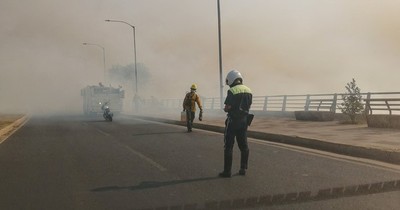 La Nación / Evitan que fuego alcance viviendas tras control de incendio en la Costanera