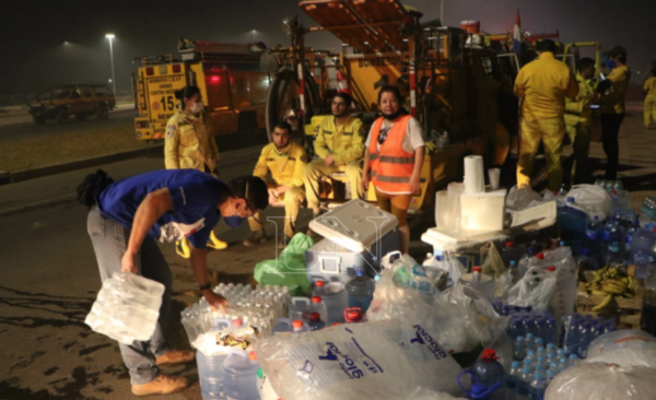 HOY / Essap respalda labor de bomberos con asistencia de agua