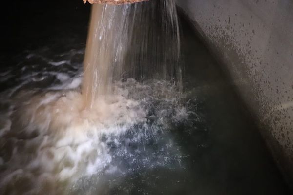 Agua del acueducto es cargada en reservorios para su distribución desde Loma Plata - Nacionales - ABC Color