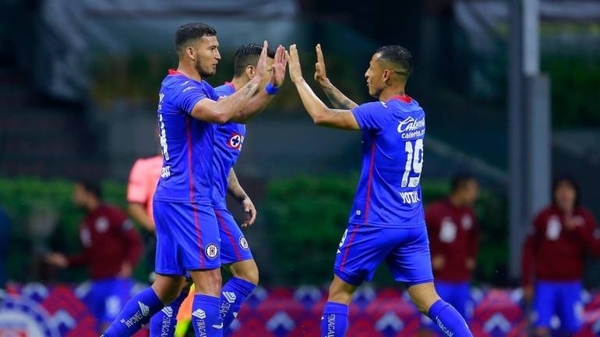 HOY / El Cruz Azul golea y se confirma como líder del Apertura mexicano